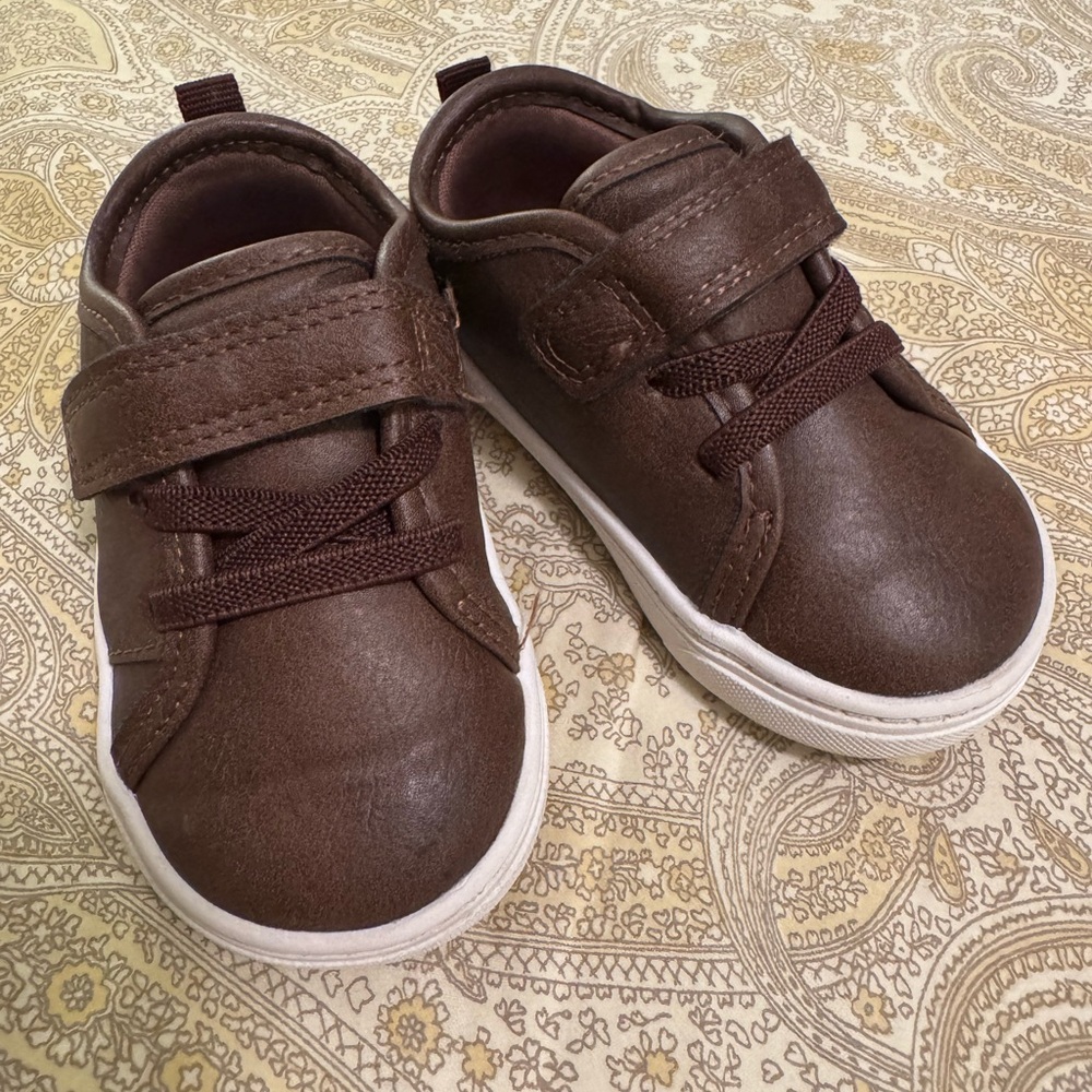 Carter’s Toddler Boy Shoes Size 4